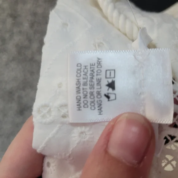 KIRIOUS boutique NWT Eyelet Top Blouse White Medium Crop - Picture 4 of 13